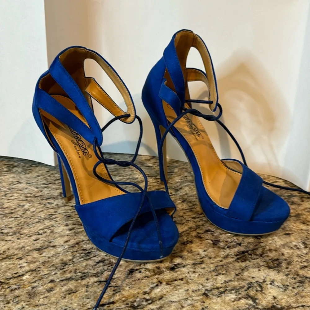 DBDK High heel shoes blue suede look, open toe ties at ankle 5” heel size 7
